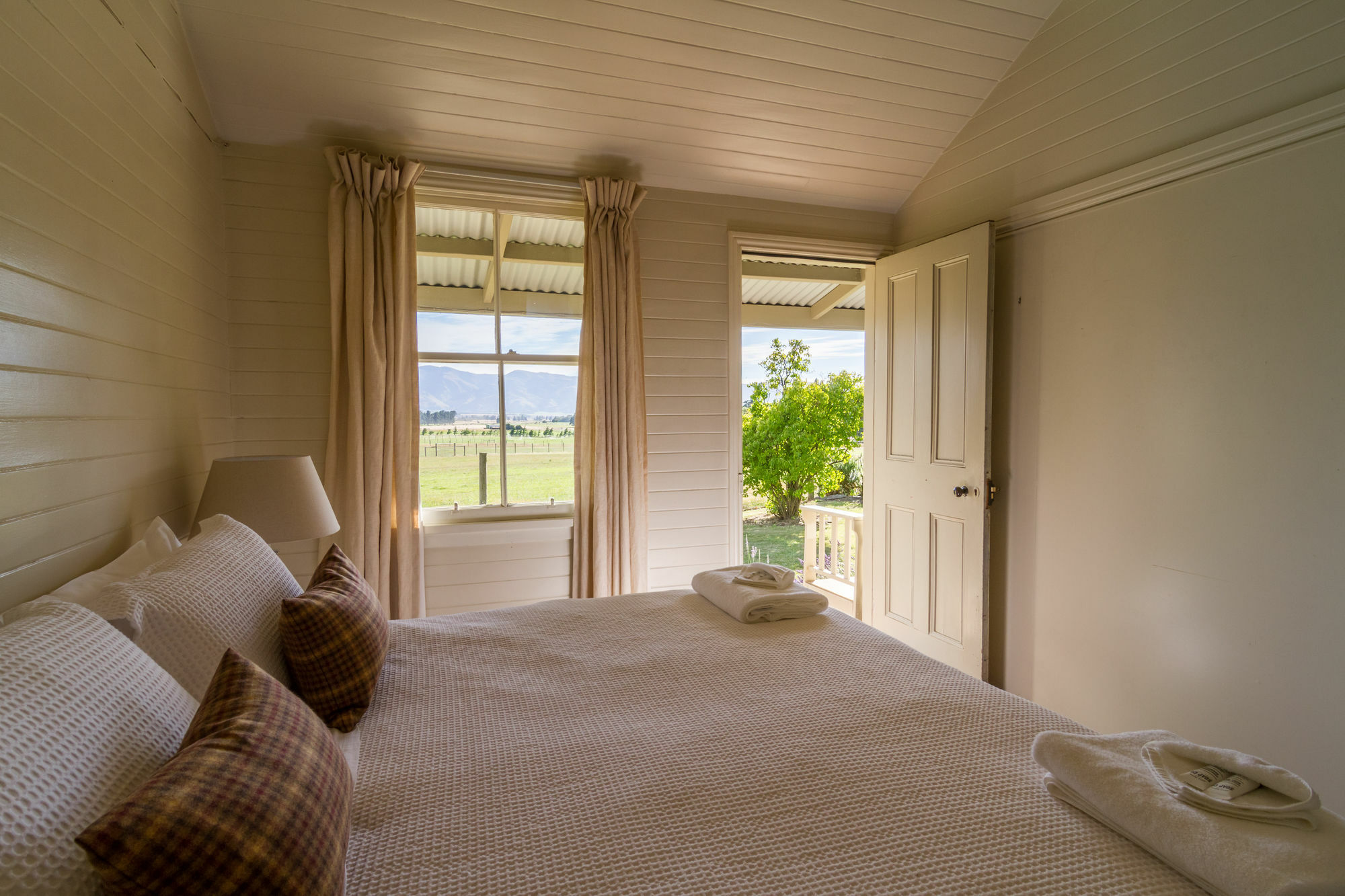 Criffel Station Farmstays Luggate Екстериор снимка